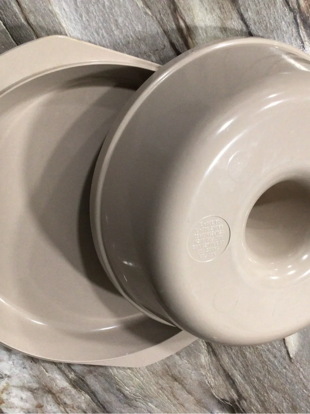 Vintage Anchor Hocking Microware Bundt Cake Pan Lid Beige USA PM459 PM480